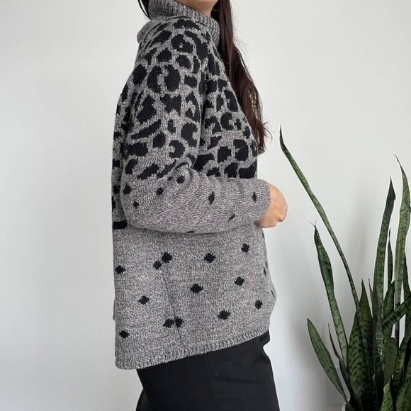 DIVINE heart women’s sweater cowl neck boxy super soft gray leopard size large - Picture 9 of 14